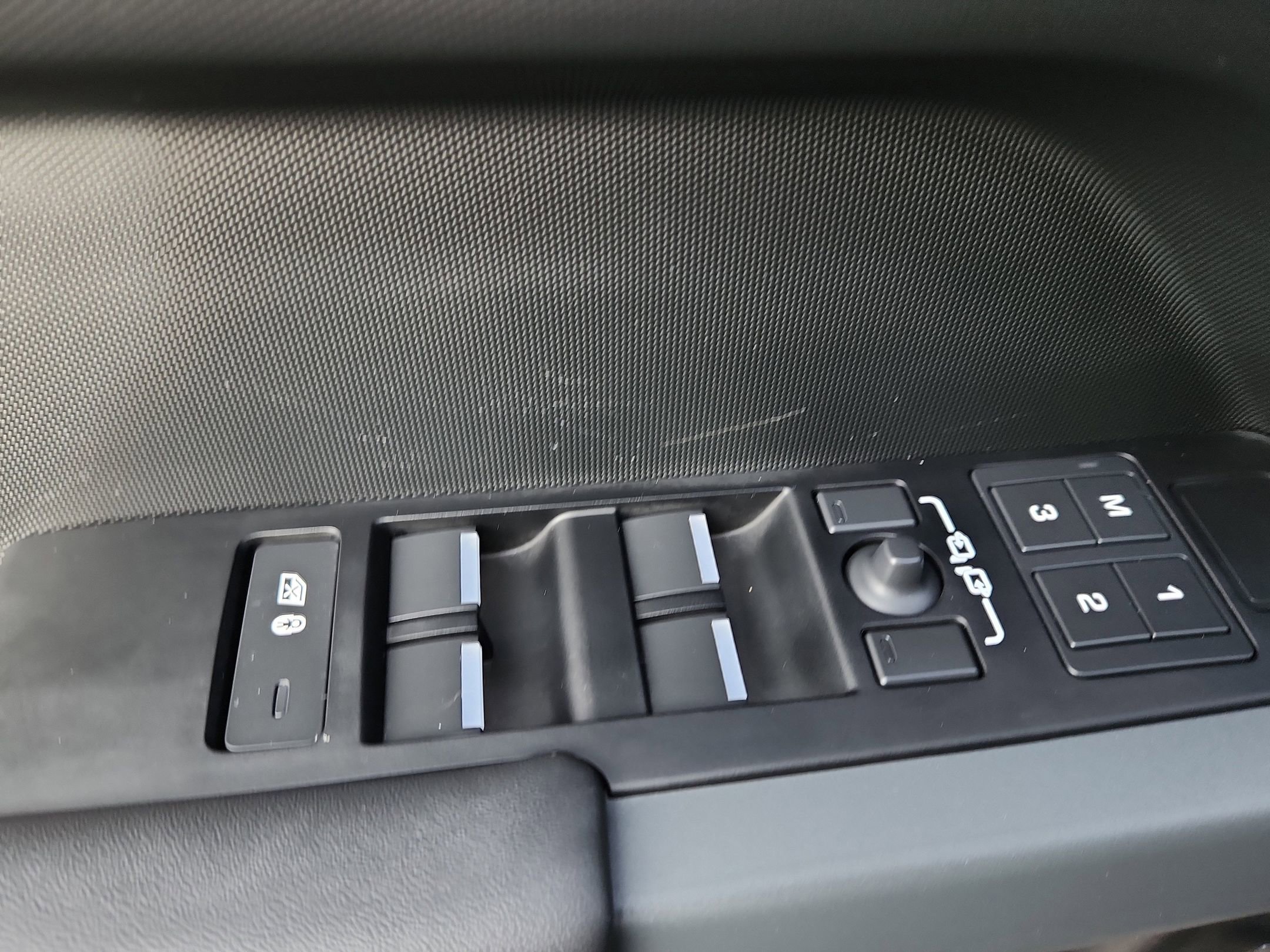 Used 2024 Land Rover Defender 130 X image 12