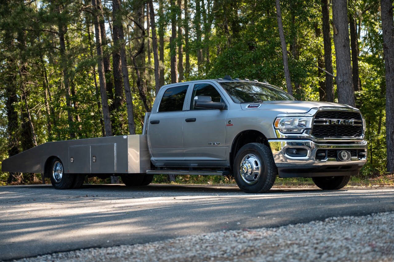 Used 2020 RAM 3500 Tradesman w/ Chrome Appearance Group RWD image 3