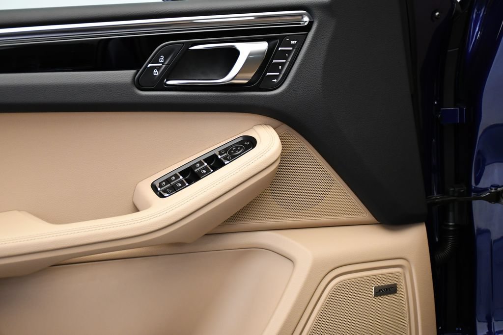 Certified 2026 Porsche Macan Turbo AWD/4WD image 33