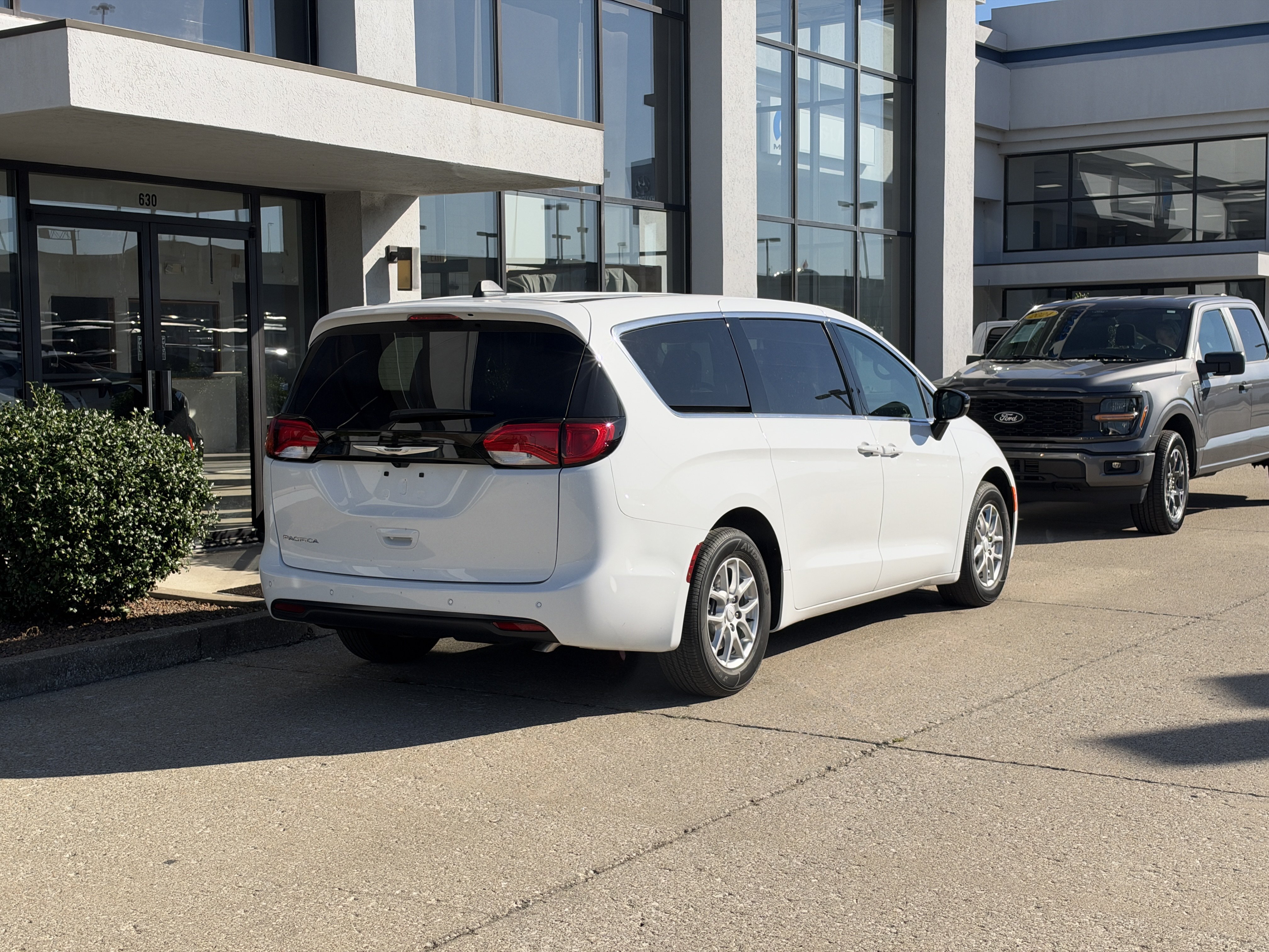 New 2027 Chrysler Pacifica LX FWD image 4