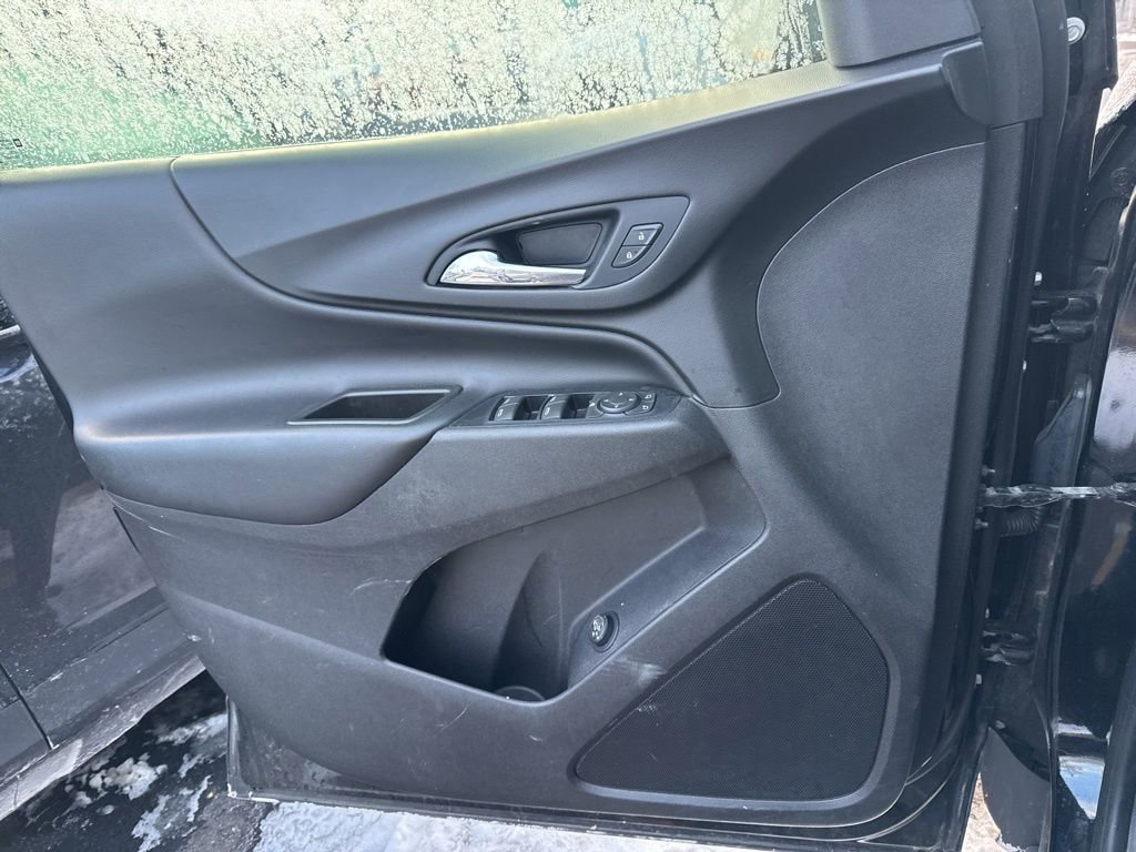 Used 2019 Chevrolet Equinox LT w/ Sun & Navigation Package image 9