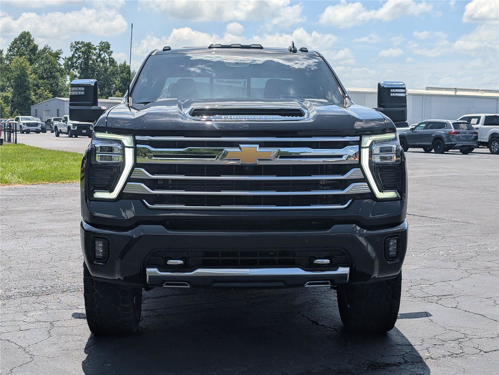 Used 2024 Chevrolet Silverado 2500 High Country w/ Technology Package AWD/4WD image 10