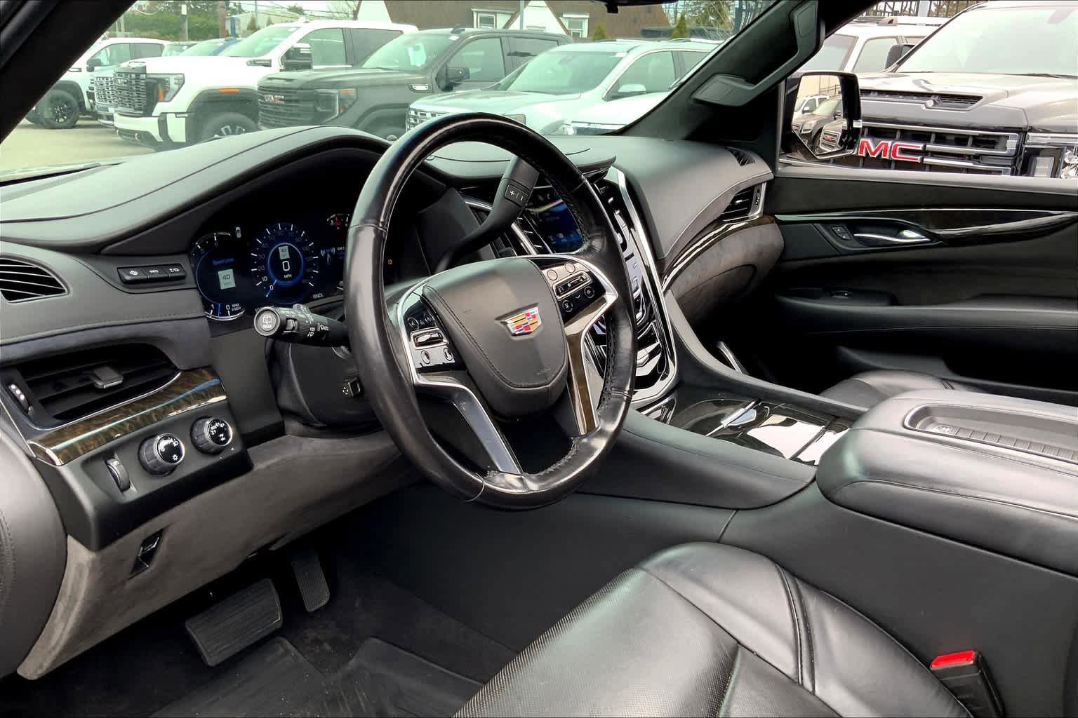 Used 2019 Cadillac Escalade Platinum image 17