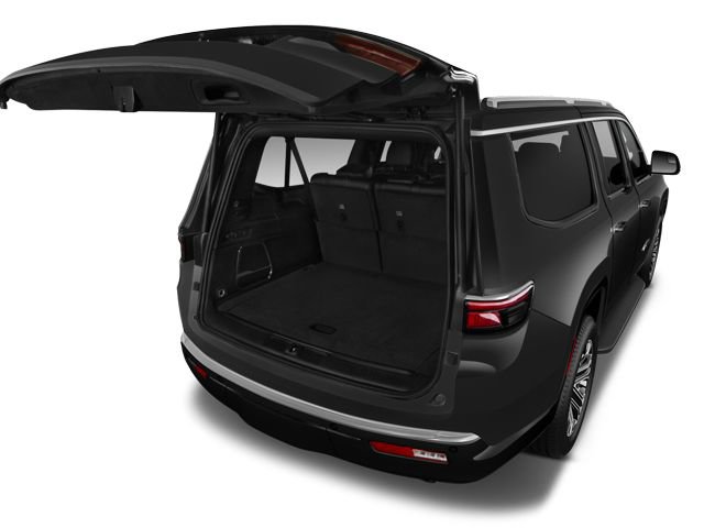 Used 2025 Jeep Grand Wagoneer L Series III w/ Rear-Seat Entertainment Group AWD/4WD image 7