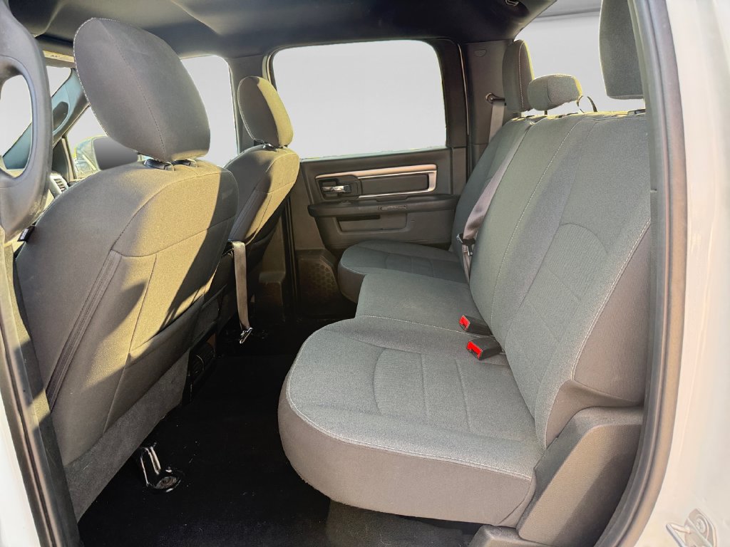 Used 2024 RAM 1500 Warlock AWD/4WD image 32