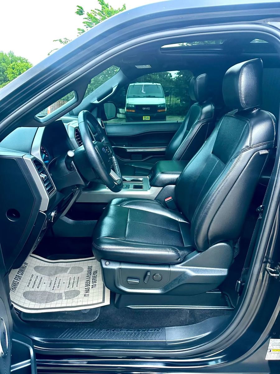 Used 2020 Ford Expedition XLT w/ Black Accent Package RWD image 11