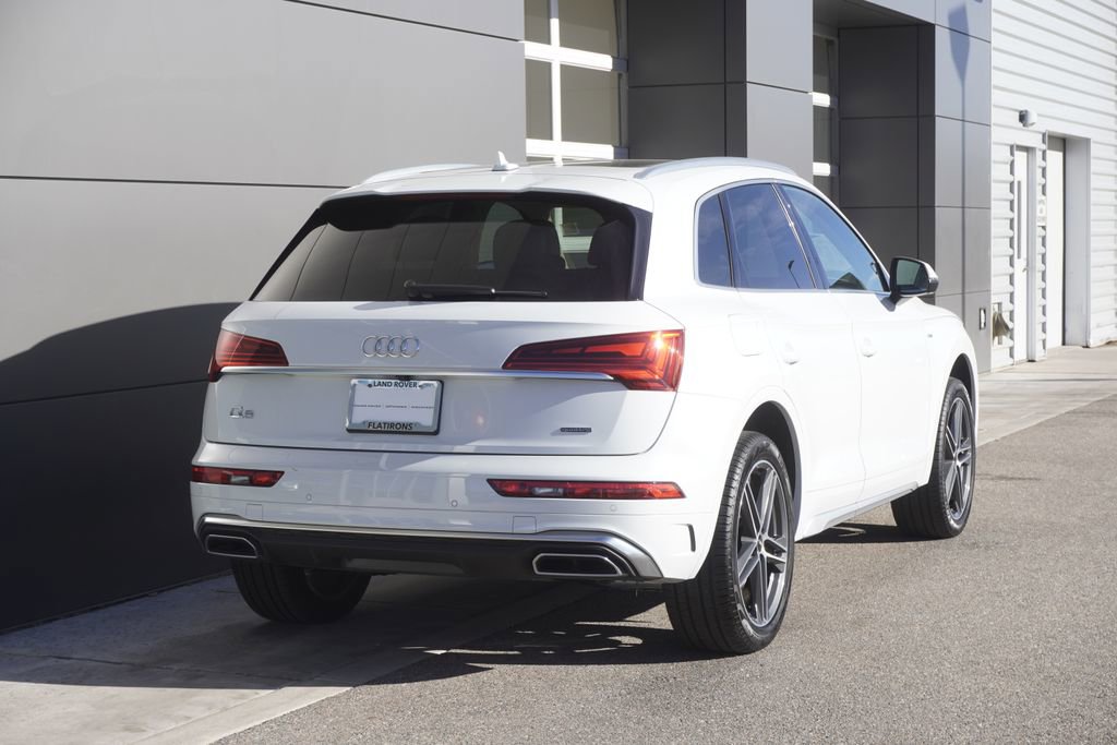Used 2023 Audi Q5 e Premium w/ Convenience Package image 2