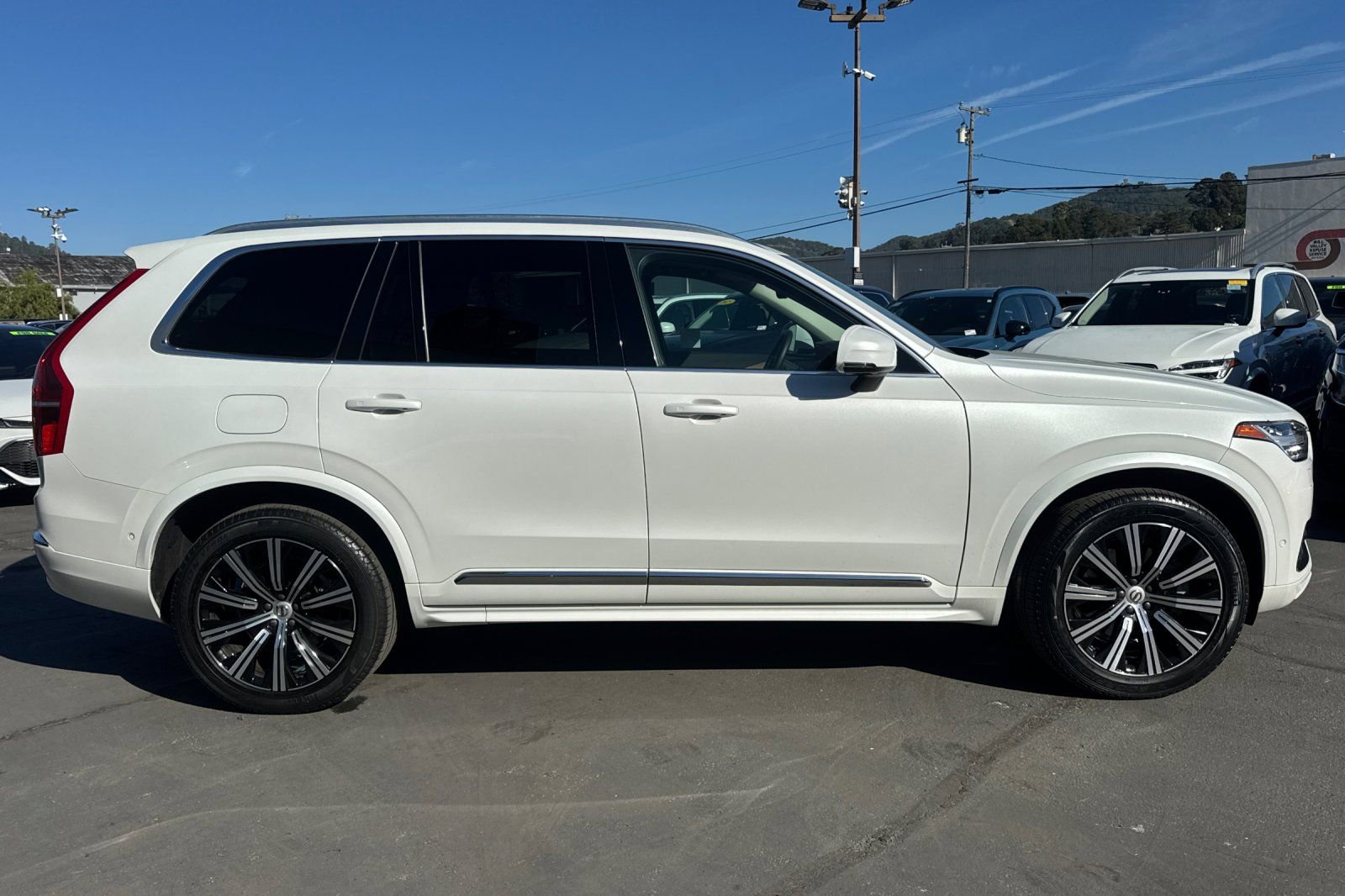 Certified 2024 Volvo XC90 B6 Plus image 9