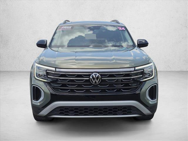 Used 2024 Volkswagen Atlas Peak Edition SEL AWD/4WD image 2