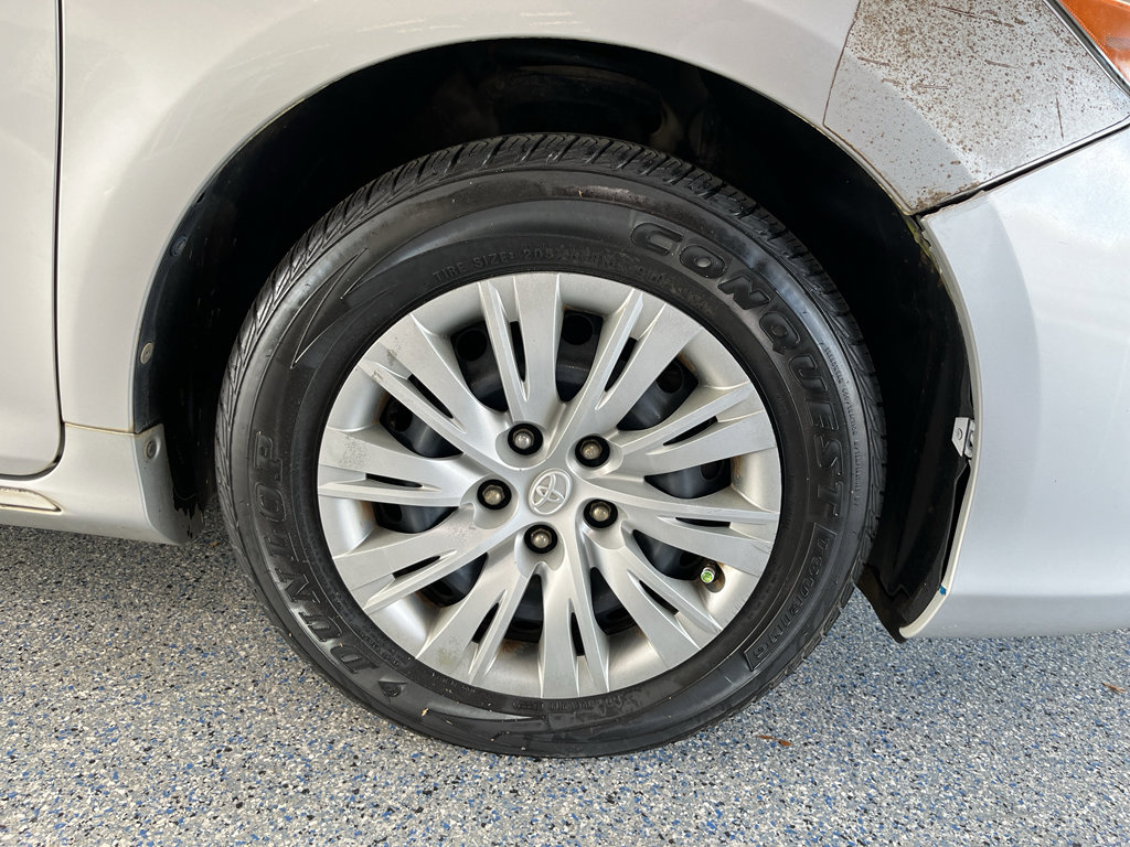 Used 2014 Toyota Camry LE FWD image 29