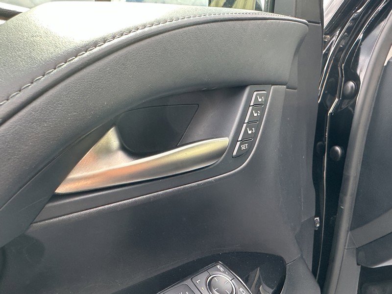 Used 2019 Lexus LX 570 4WD w/ Luxury Package image 12