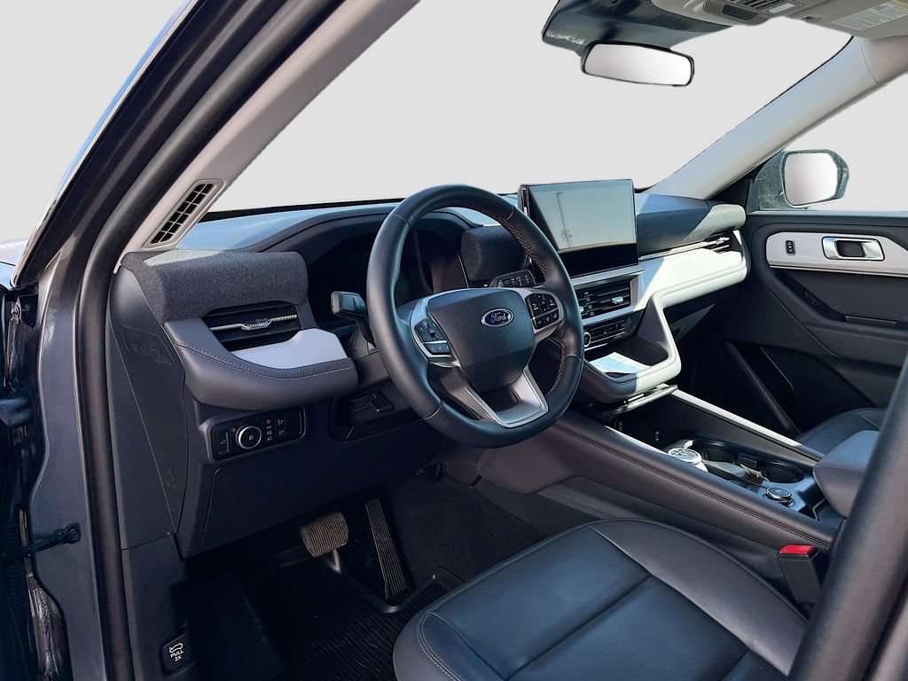Used 2025 Ford Explorer Active w/ Active Comfort Package AWD/4WD image 9