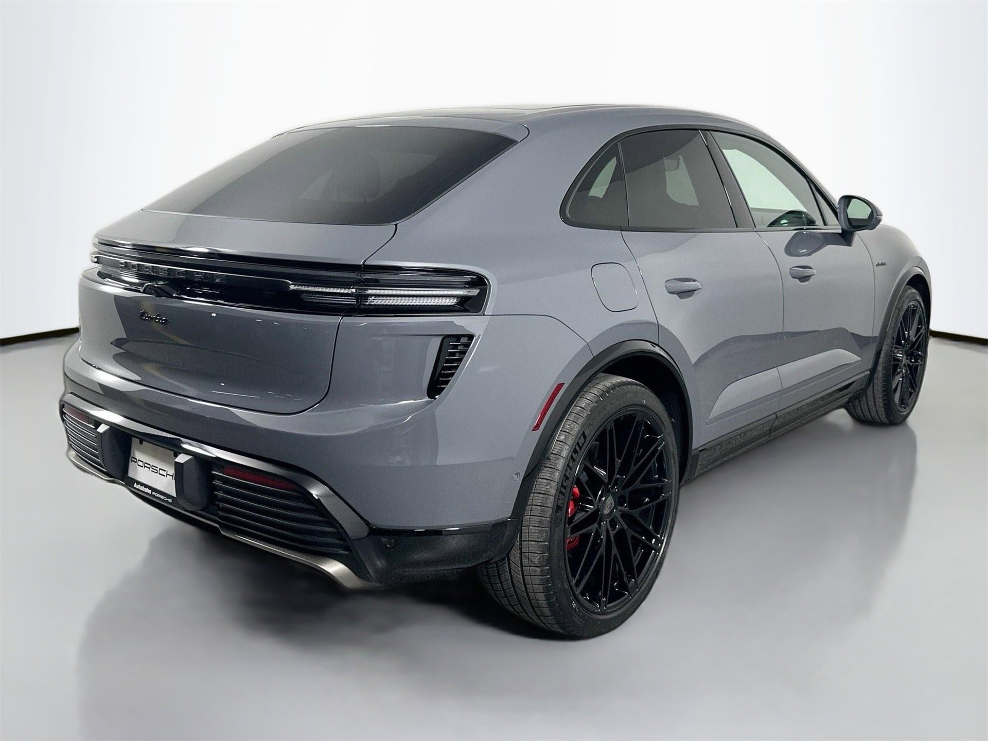 Certified 2025 Porsche Macan Turbo Electric image 7