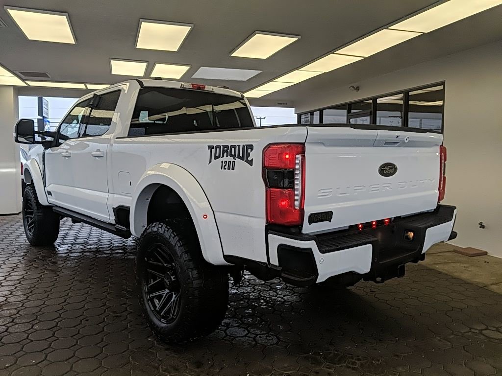 New 2026 Ford F250 Lariat w/ Black Appearance Package image 9