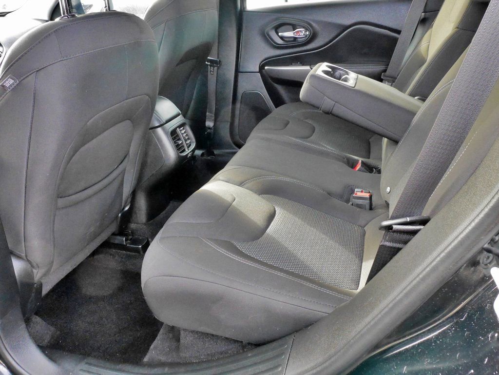 Used 2019 Jeep Cherokee Latitude w/ Cold Weather Group image 25