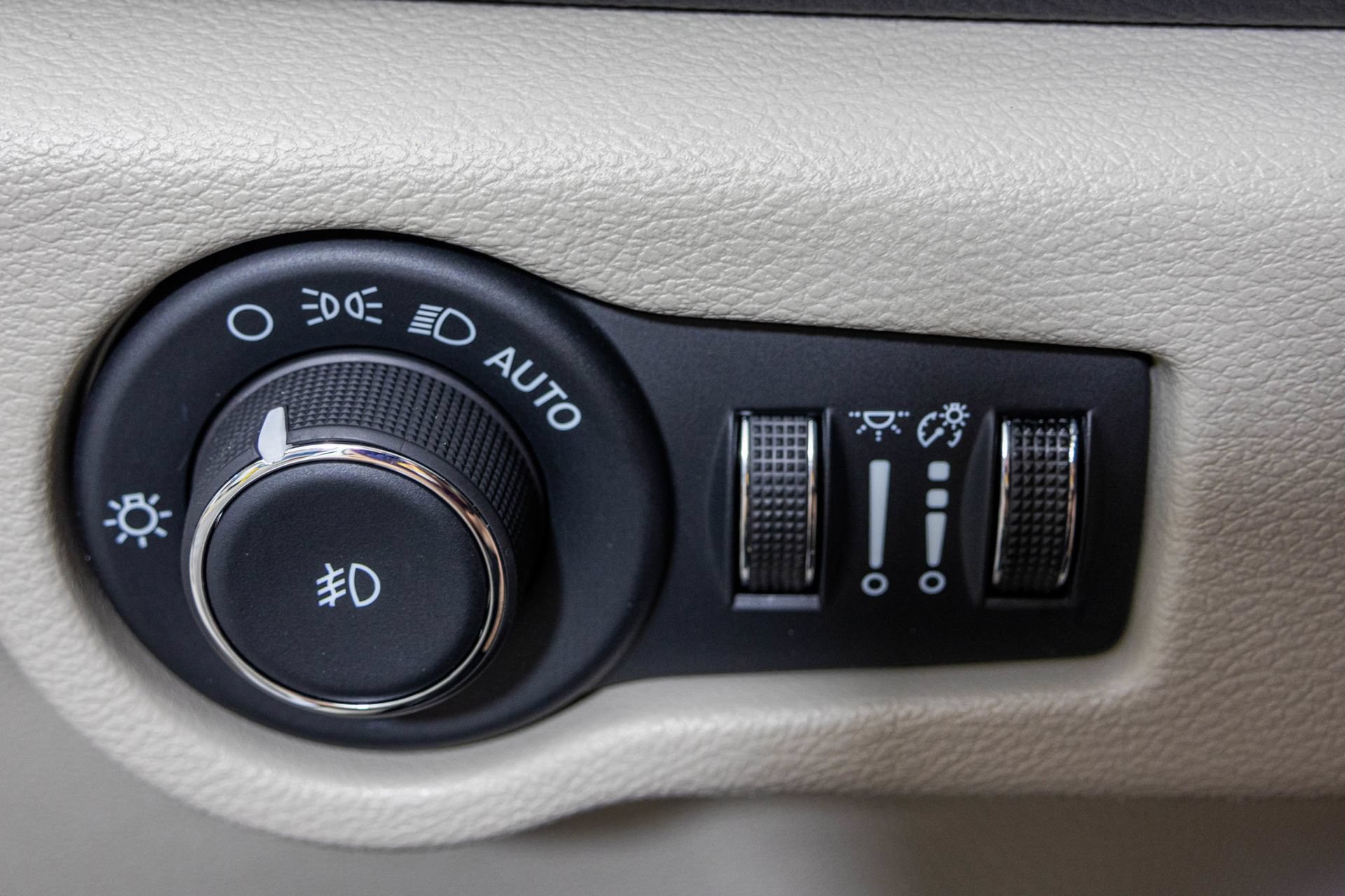 Used 2024 Chrysler Pacifica Limited FWD image 33