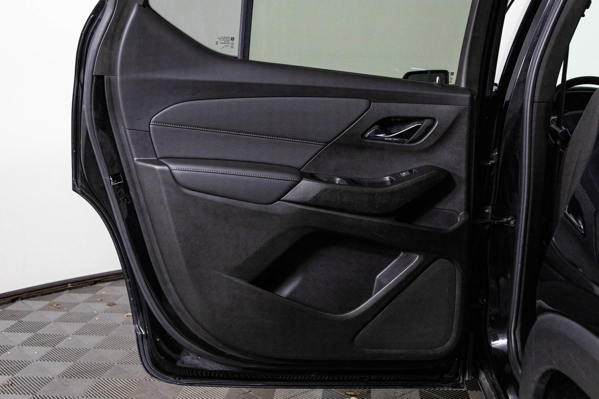 Used 2023 Chevrolet Traverse LT image 33