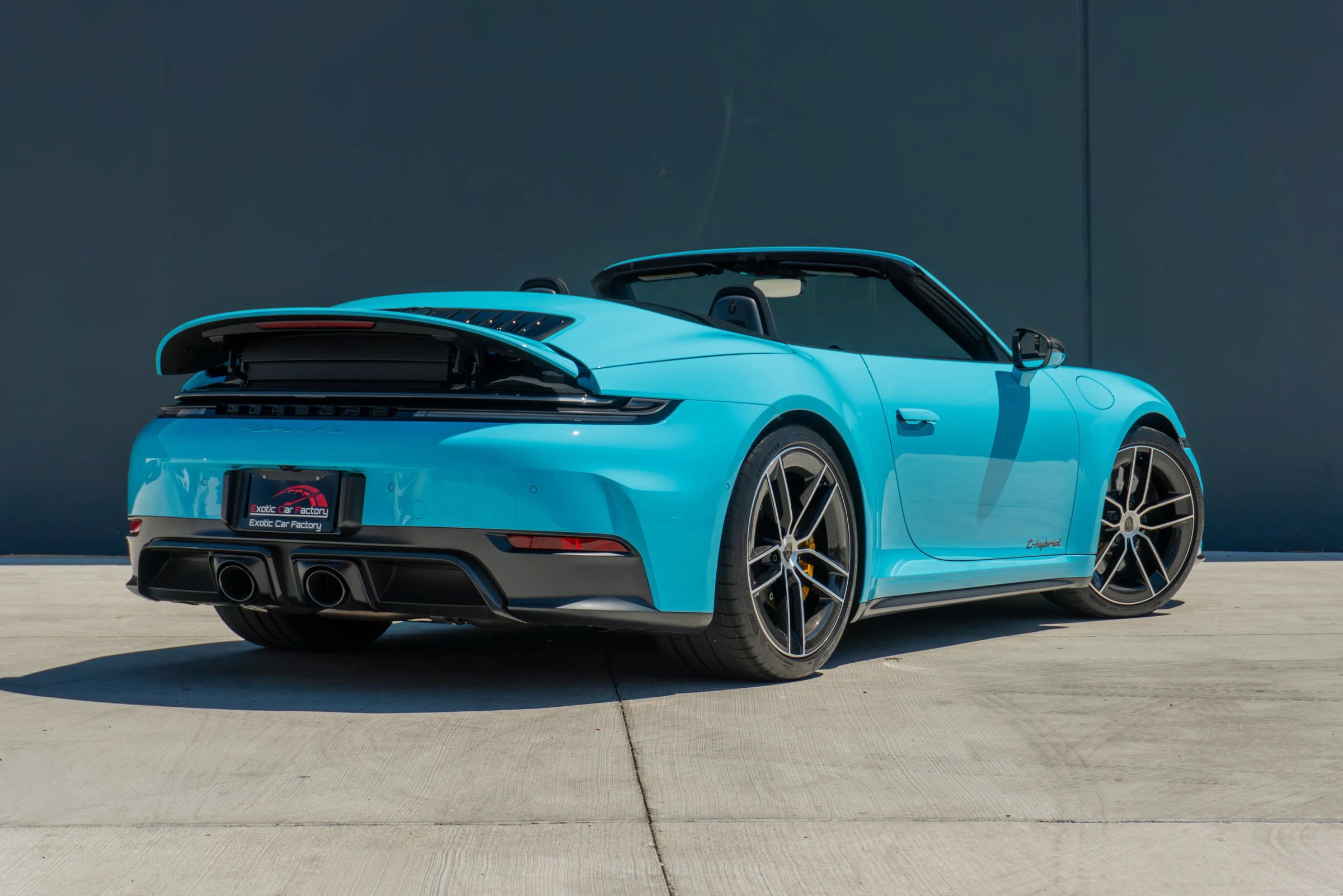 Used 2025 Porsche 911 Carrera 4 GTS AWD/4WD image 8