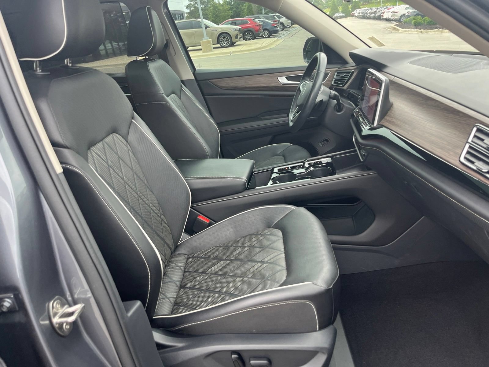 Certified 2024 Volkswagen Atlas SEL Premium R-Line AWD/4WD image 44