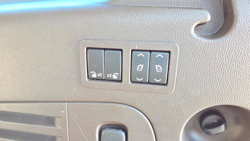 Used 2016 GMC Yukon XL Denali w/ Open Road Package image 19