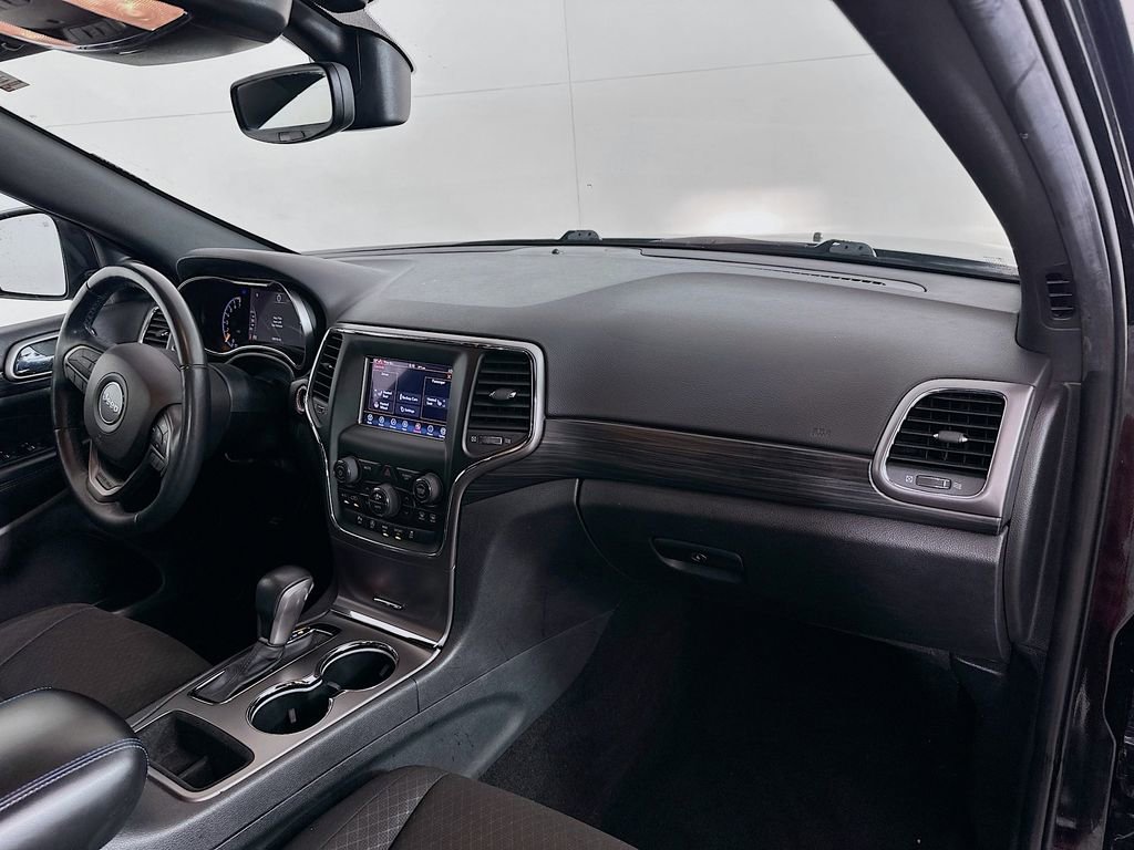 Used 2019 Jeep Grand Cherokee Laredo image 27