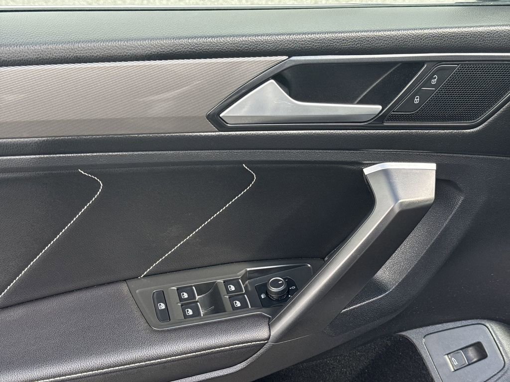 Used 2024 Volkswagen Tiguan SE image 15