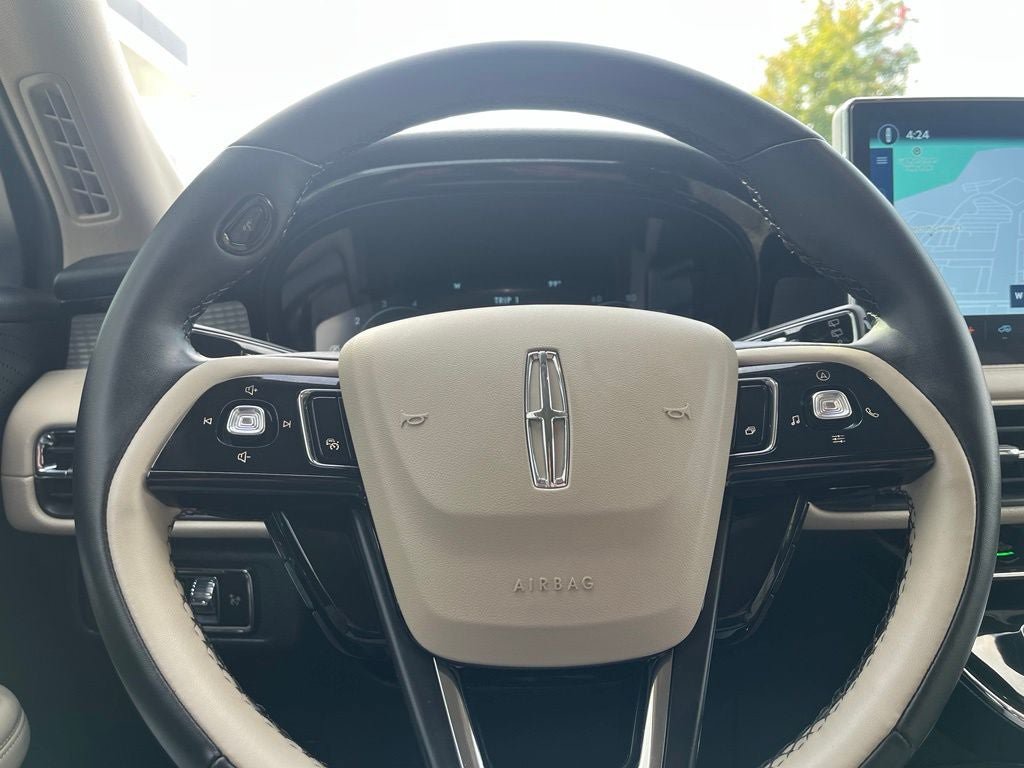 Used 2025 Lincoln Corsair AWD image 27