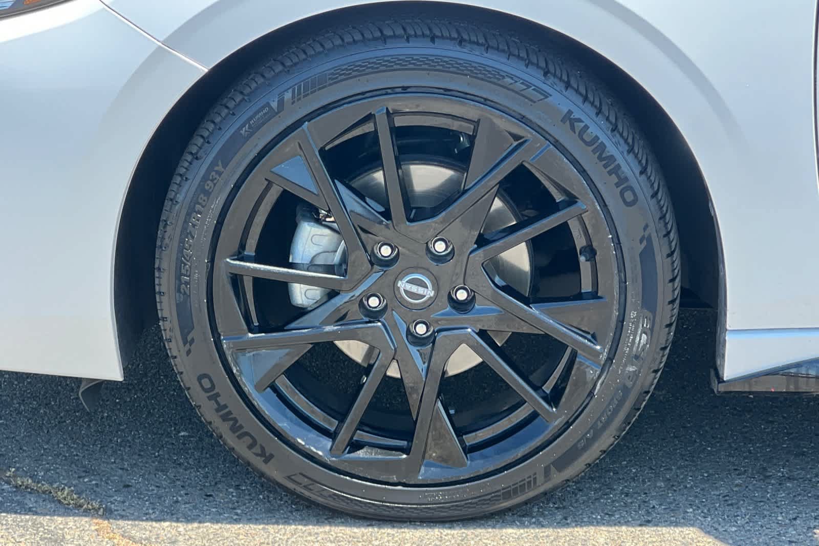 Used 2025 Nissan Sentra SR w/ Midnight Edition FWD image 29
