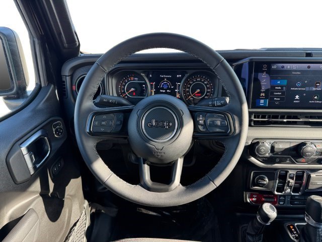 Used 2025 Jeep Gladiator Rubicon AWD/4WD image 13