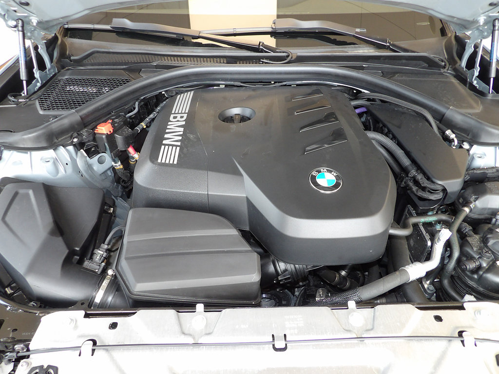 Used 2026 BMW 330i xDrive Sedan w/ M Sport Package AWD/4WD image 11