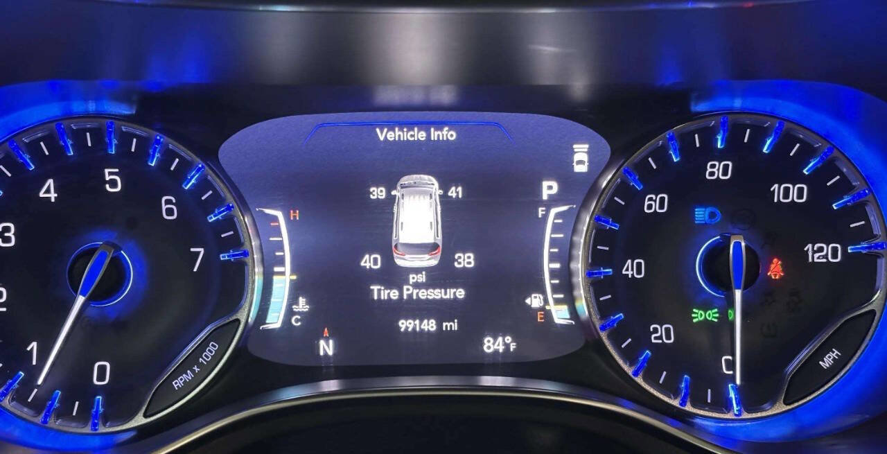 Used 2017 Chrysler Pacifica Limited FWD image 38