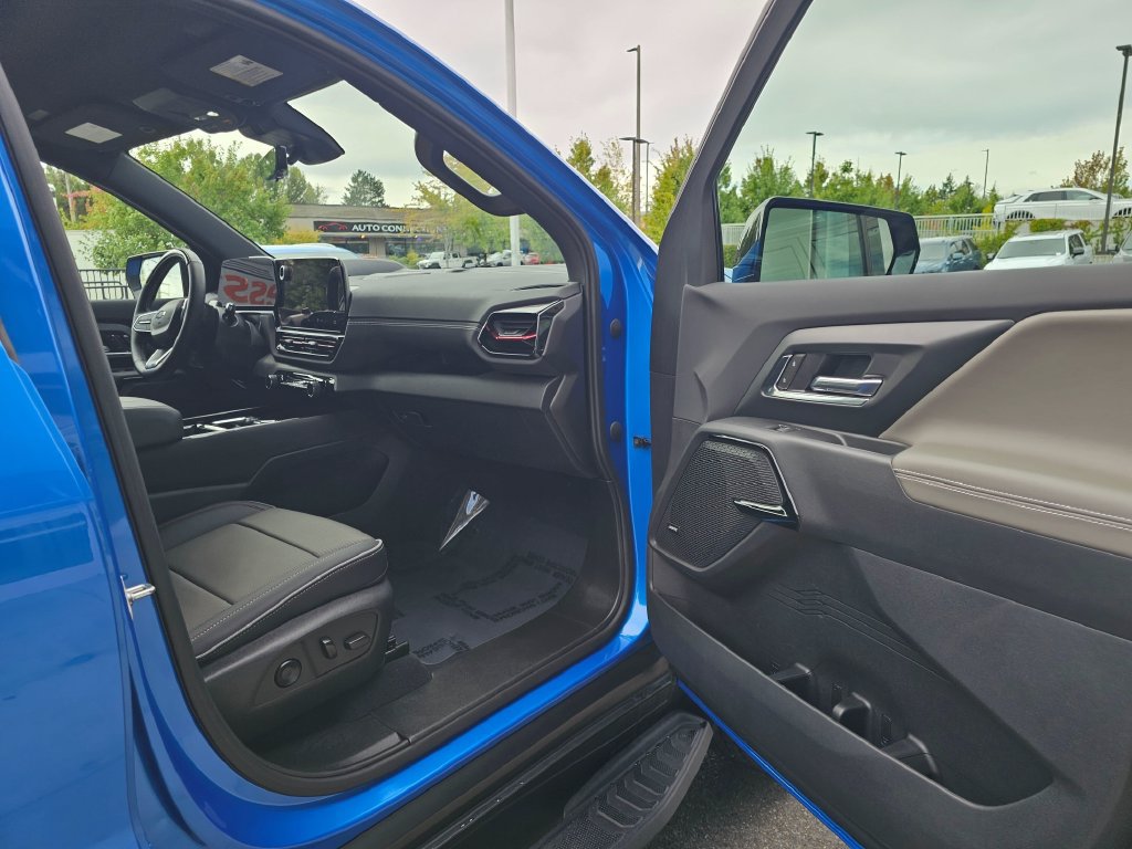 Used 2026 Chevrolet Silverado EV Trail Boss AWD/4WD image 12