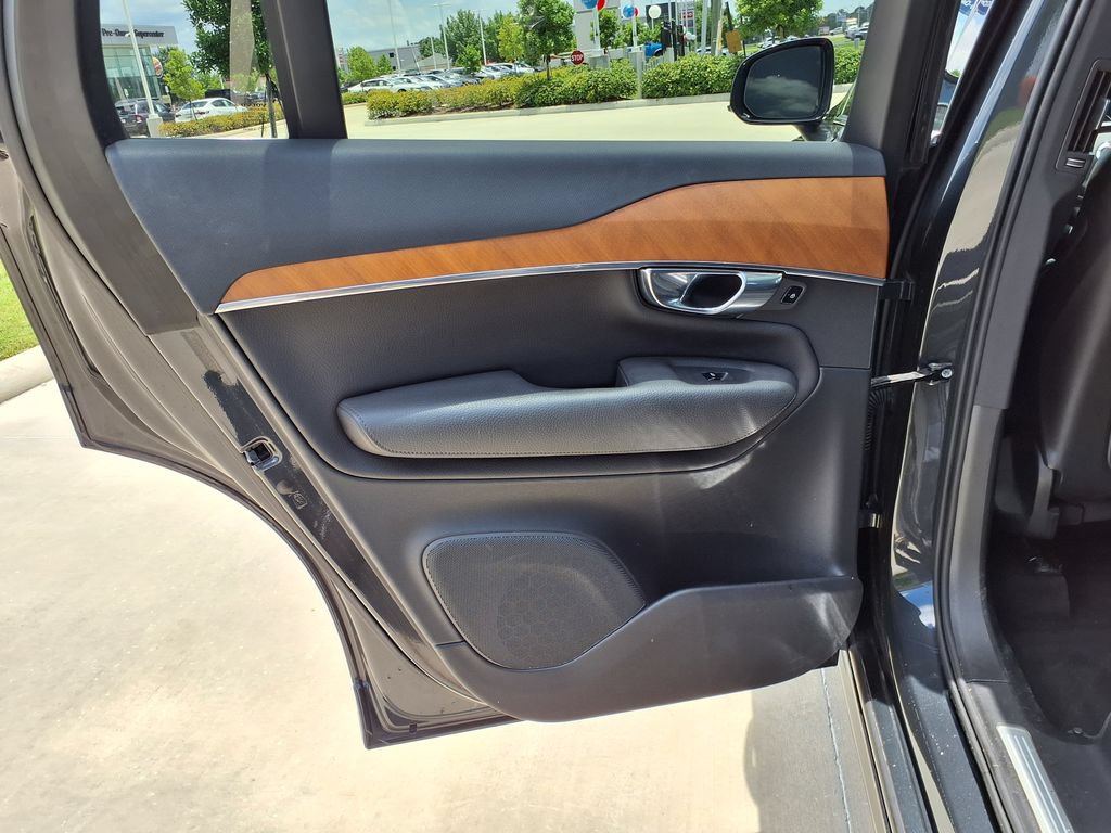 Used 2021 Volvo XC90 T6 Momentum w/ Advanced Package AWD/4WD image 12