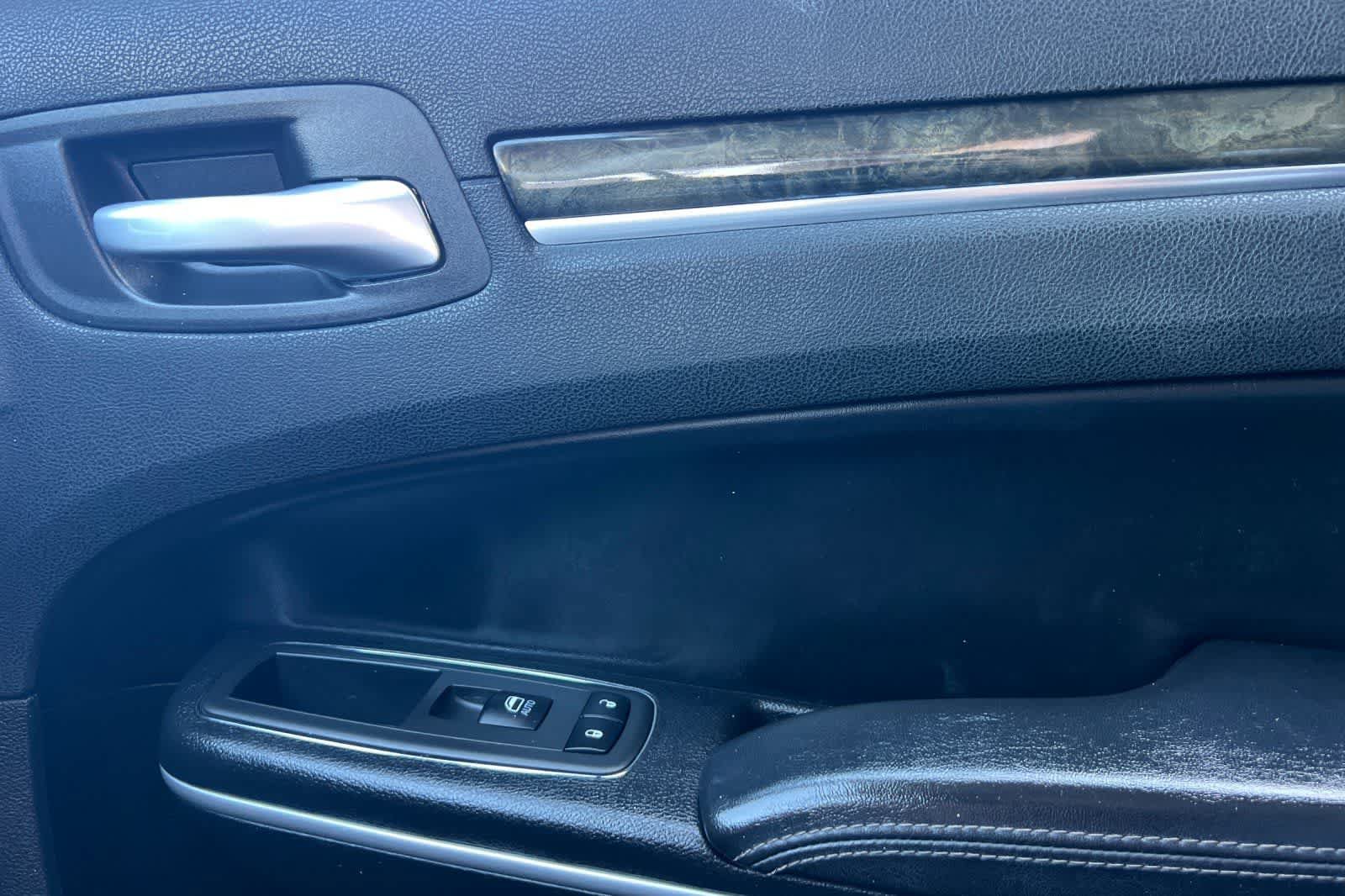 Used 2019 Chrysler 300 Limited RWD image 20