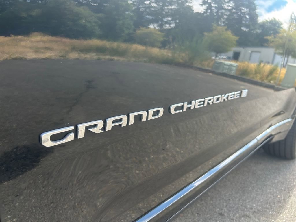 Used 2022 Jeep Grand Cherokee Overland w/ Adv Protech Group III image 31