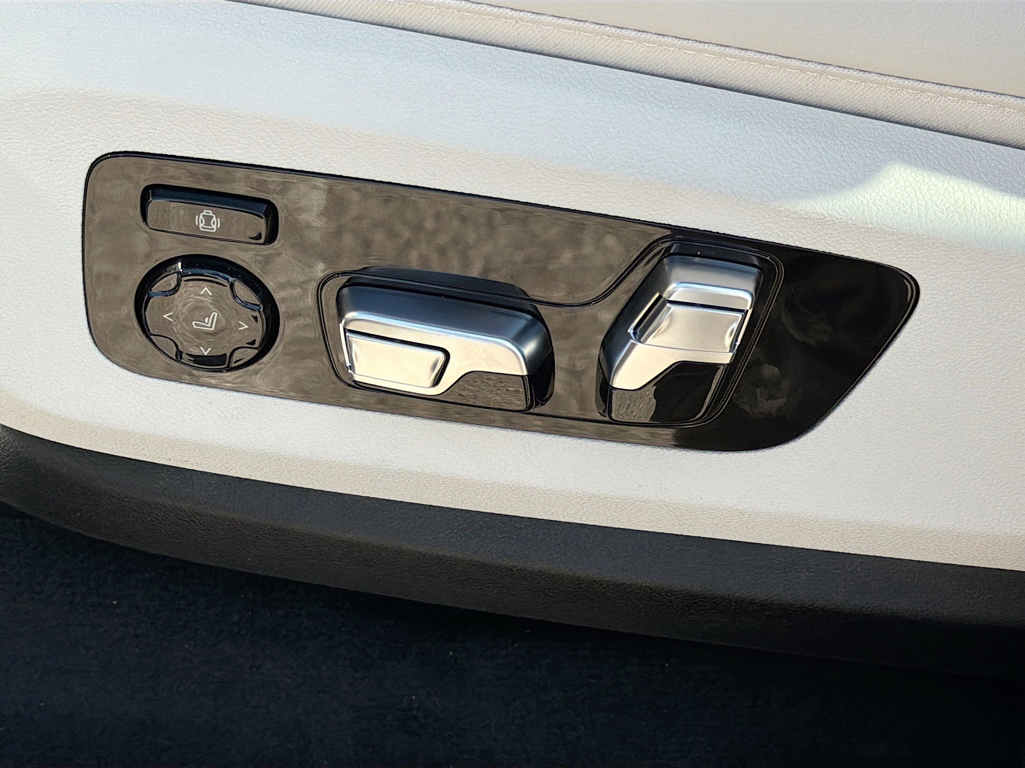 New 2026 BMW X5 xDrive50e w/ Executive Package image 25