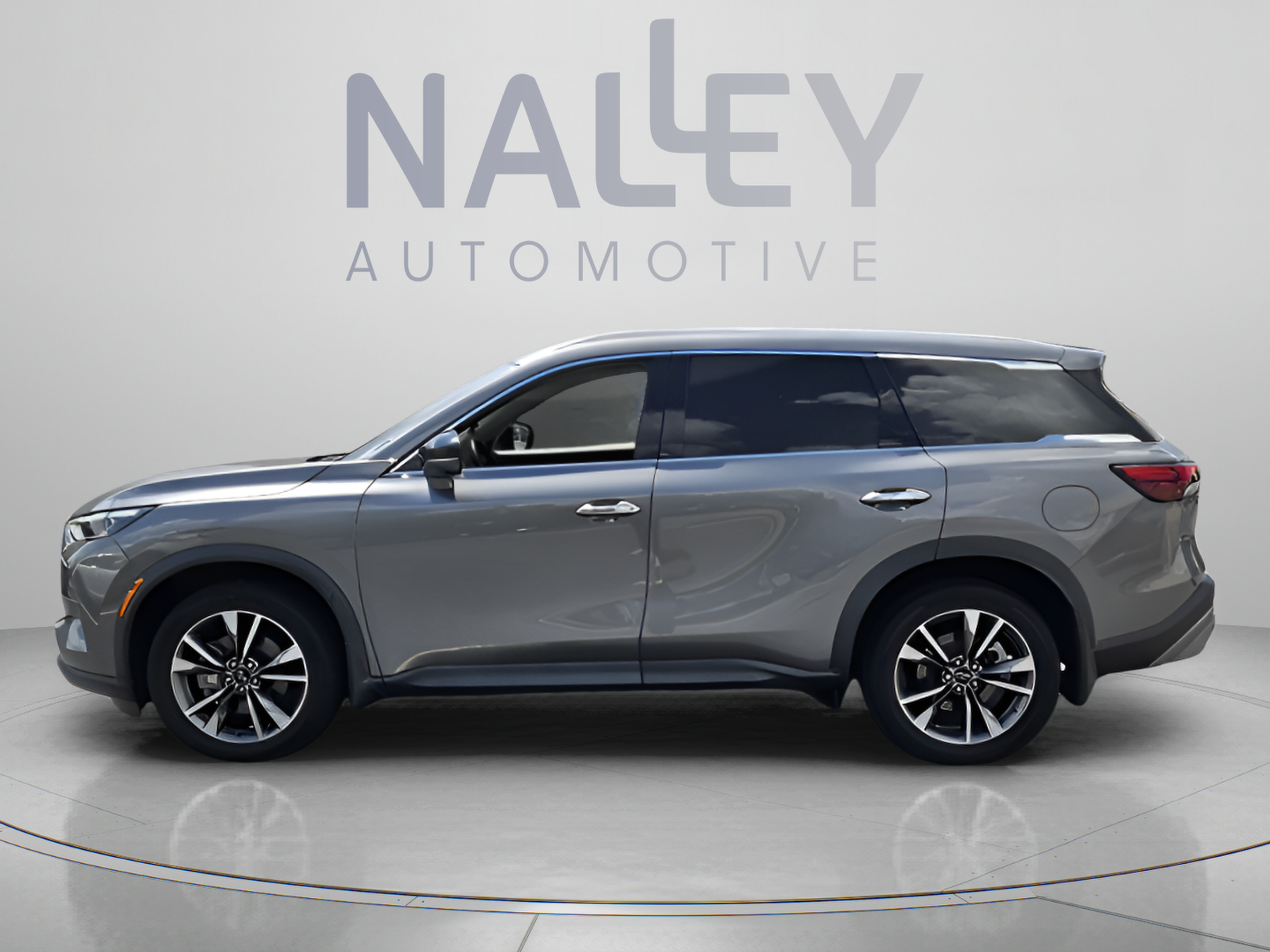 Used 2022 INFINITI QX60 Luxe w/ Cargo Package FWD image 2