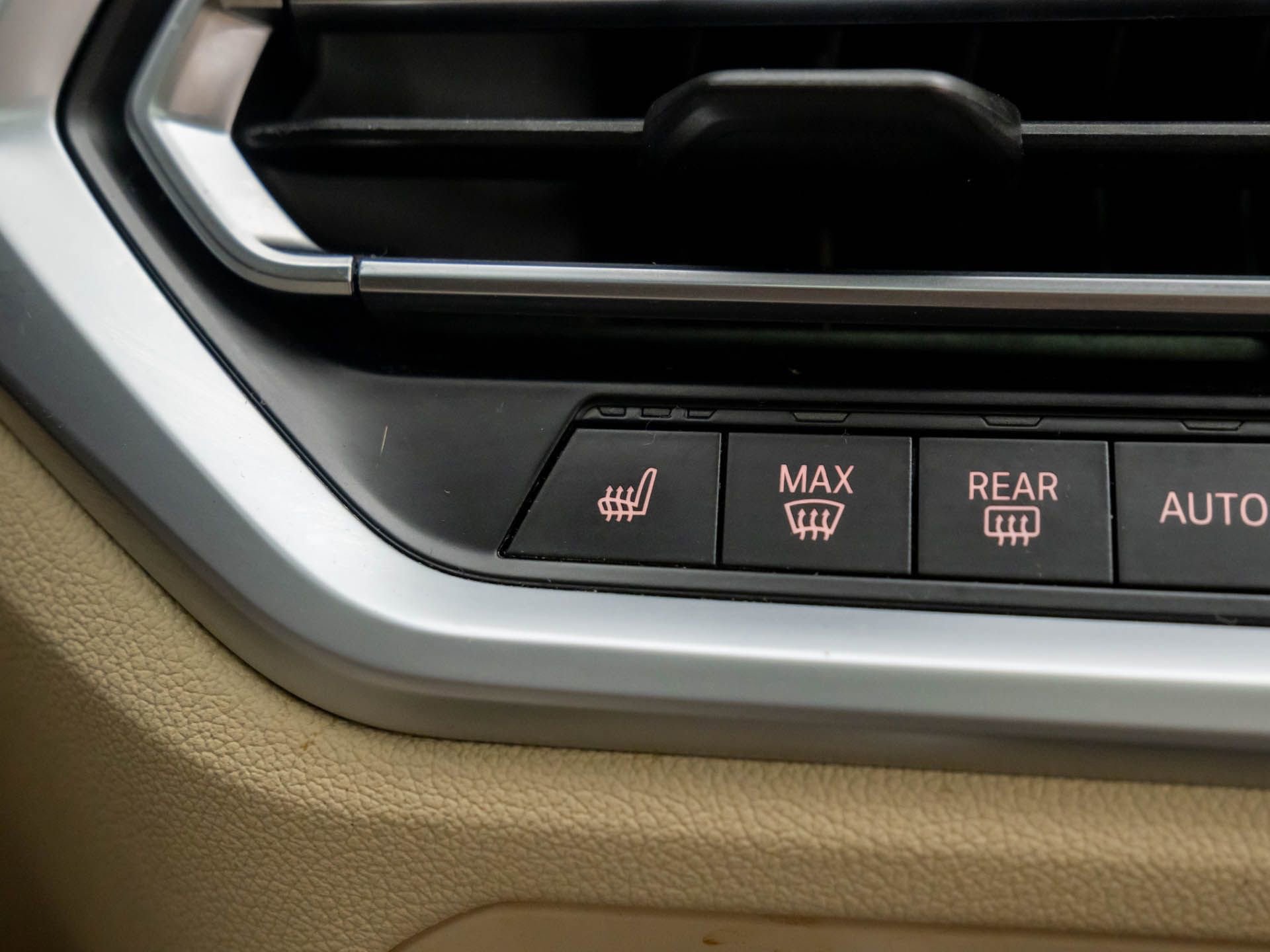 Used 2019 BMW 330i xDrive Sedan w/ Convenience Package image 29