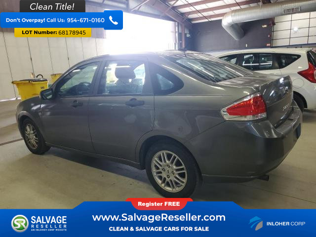 Used 2010 Ford Focus SE image 3