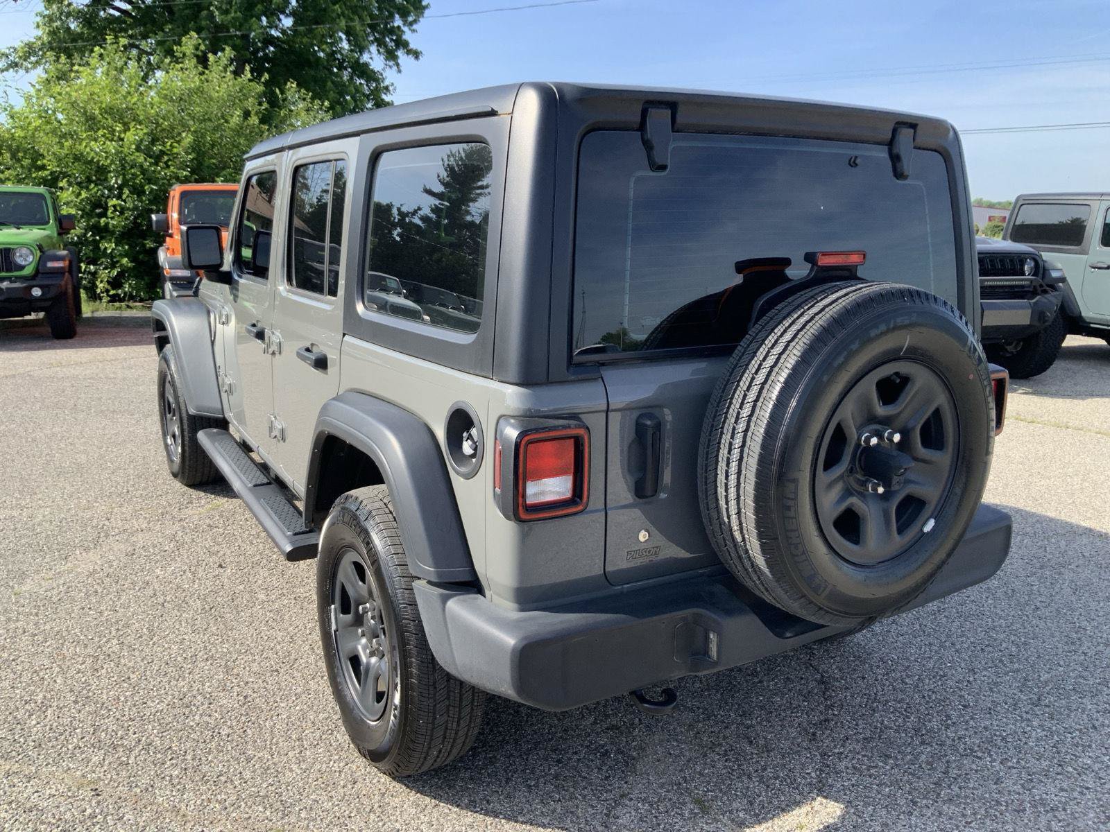 Used 2022 Jeep Wrangler Unlimited Sport AWD/4WD image 9