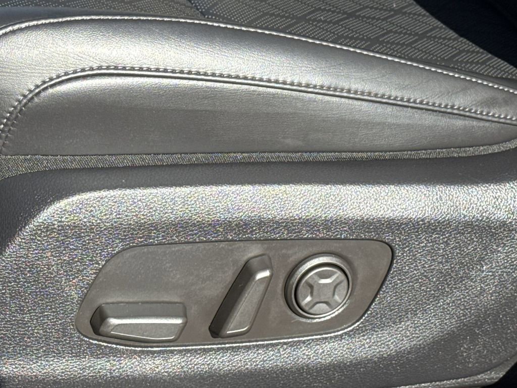 Used 2025 Kia Carnival image 14