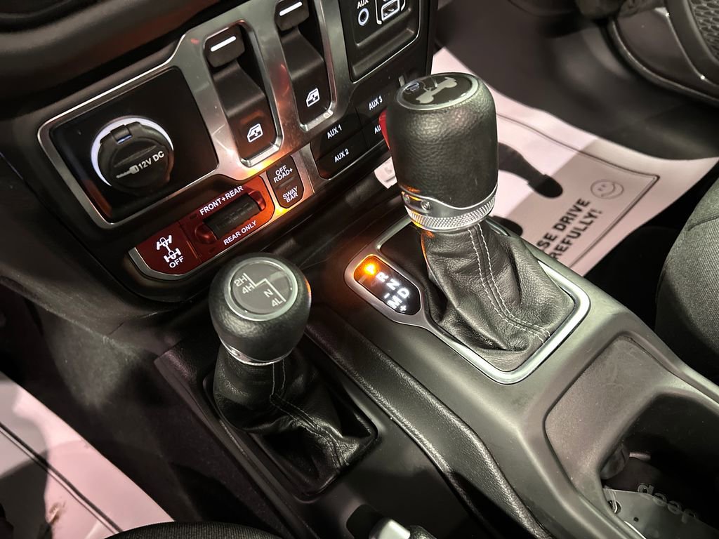 Used 2025 Jeep Wrangler Rubicon w/ Convenience Group AWD/4WD image 20