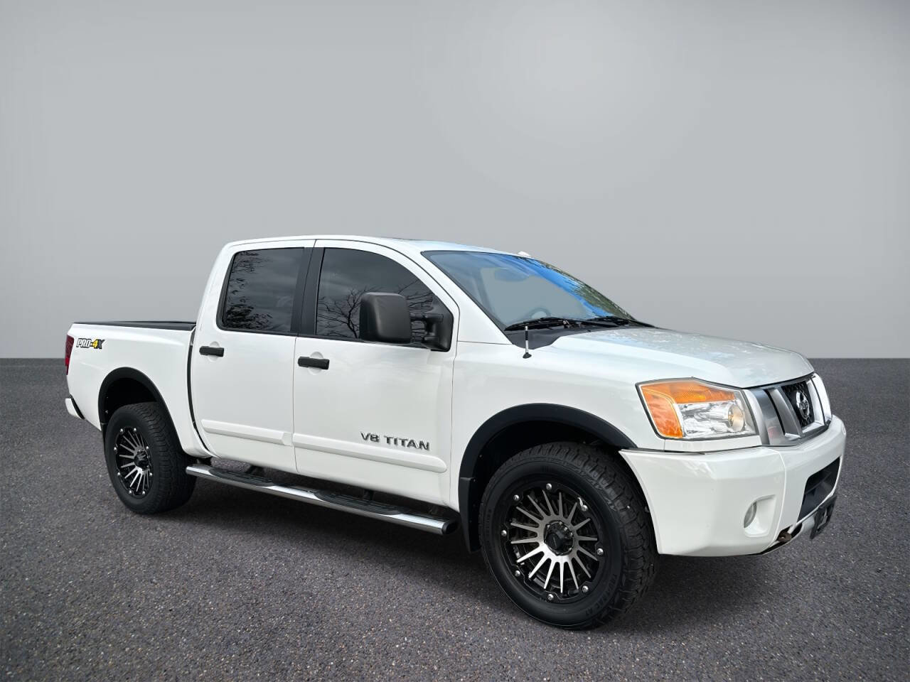Used 2015 Nissan Titan PRO-4X image 6
