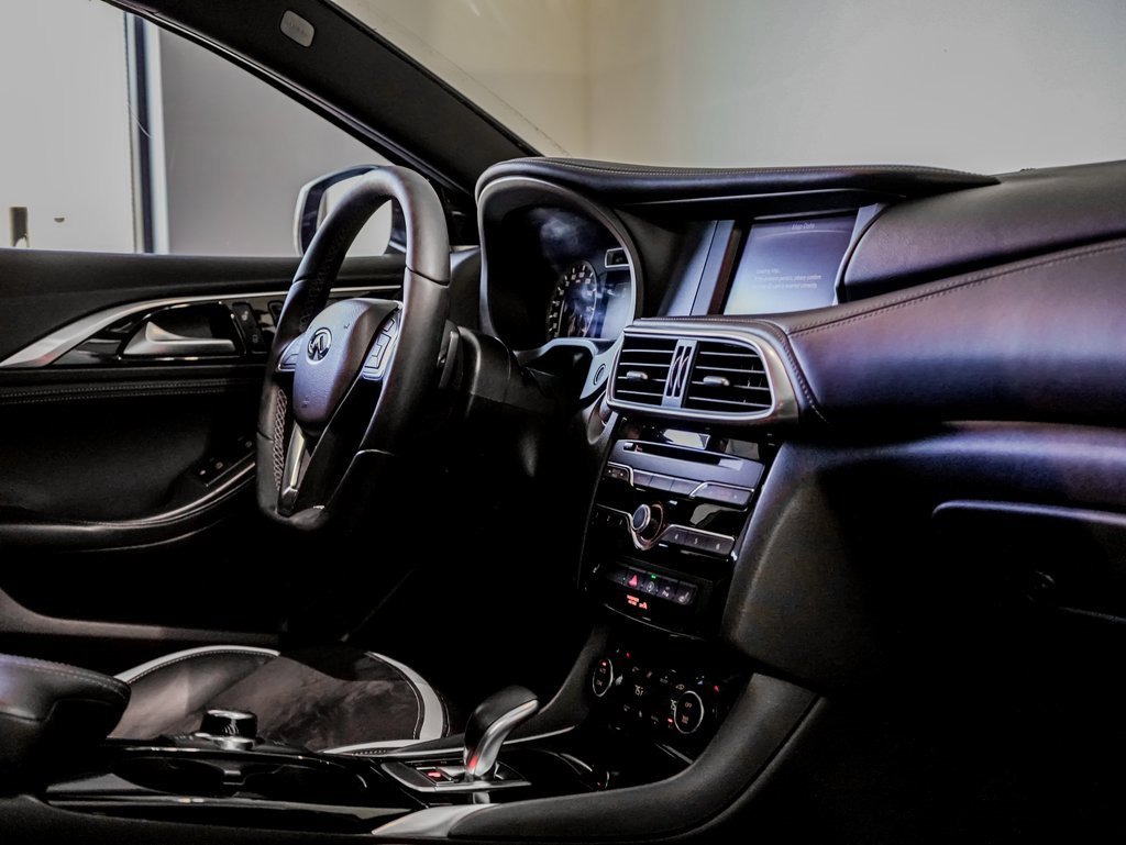 Used 2018 INFINITI QX30 Sport image 33