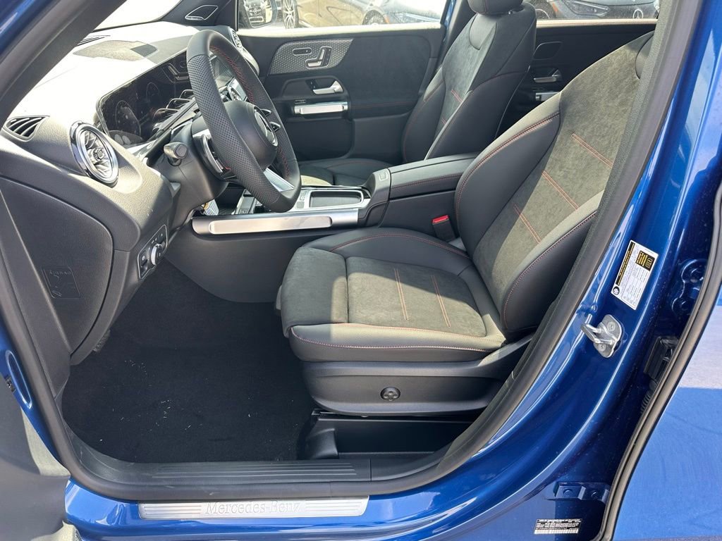 Used 2024 Mercedes-Benz GLB 250 image 16
