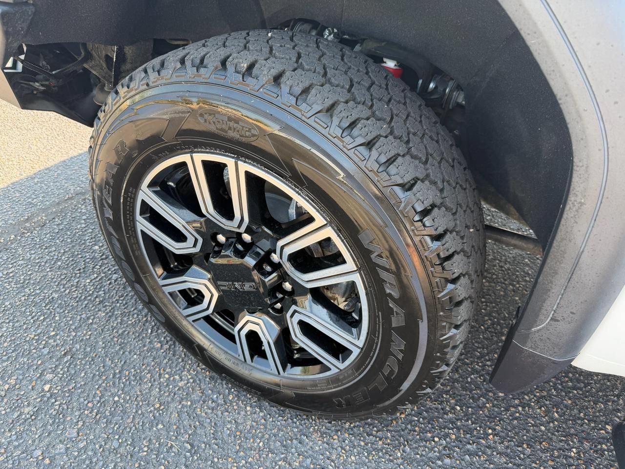 Used 2020 GMC Sierra 2500 AT4 w/ AT4 Premium Package AWD/4WD image 13