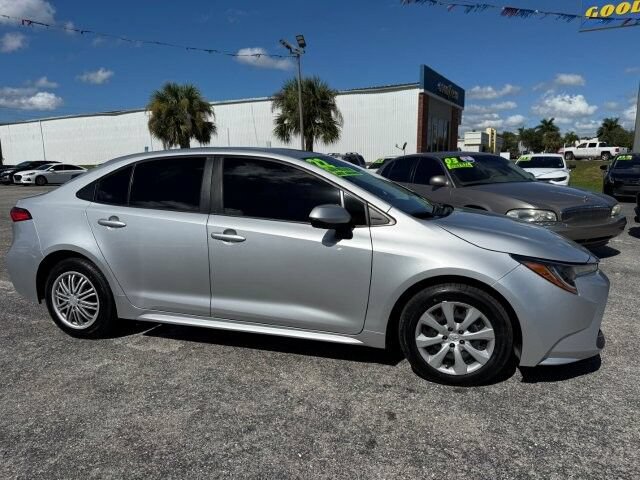 Used 2022 Toyota Corolla LE FWD image 1