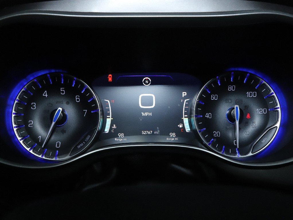 Used 2024 Chrysler Pacifica Touring-L image 24