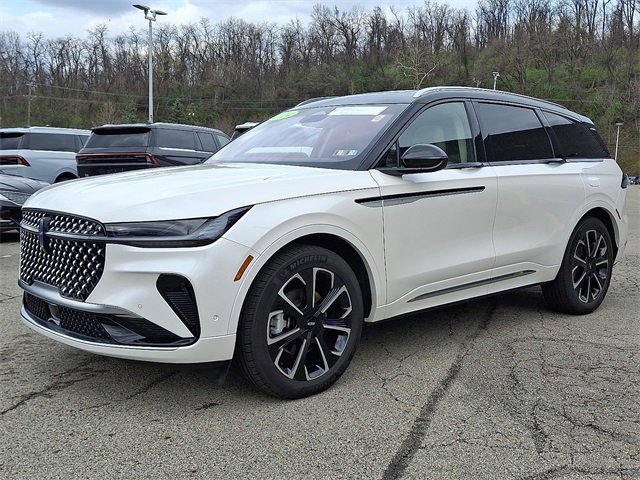 Used 2024 Lincoln Nautilus Reserve w/ Equipment Group 203A image 3