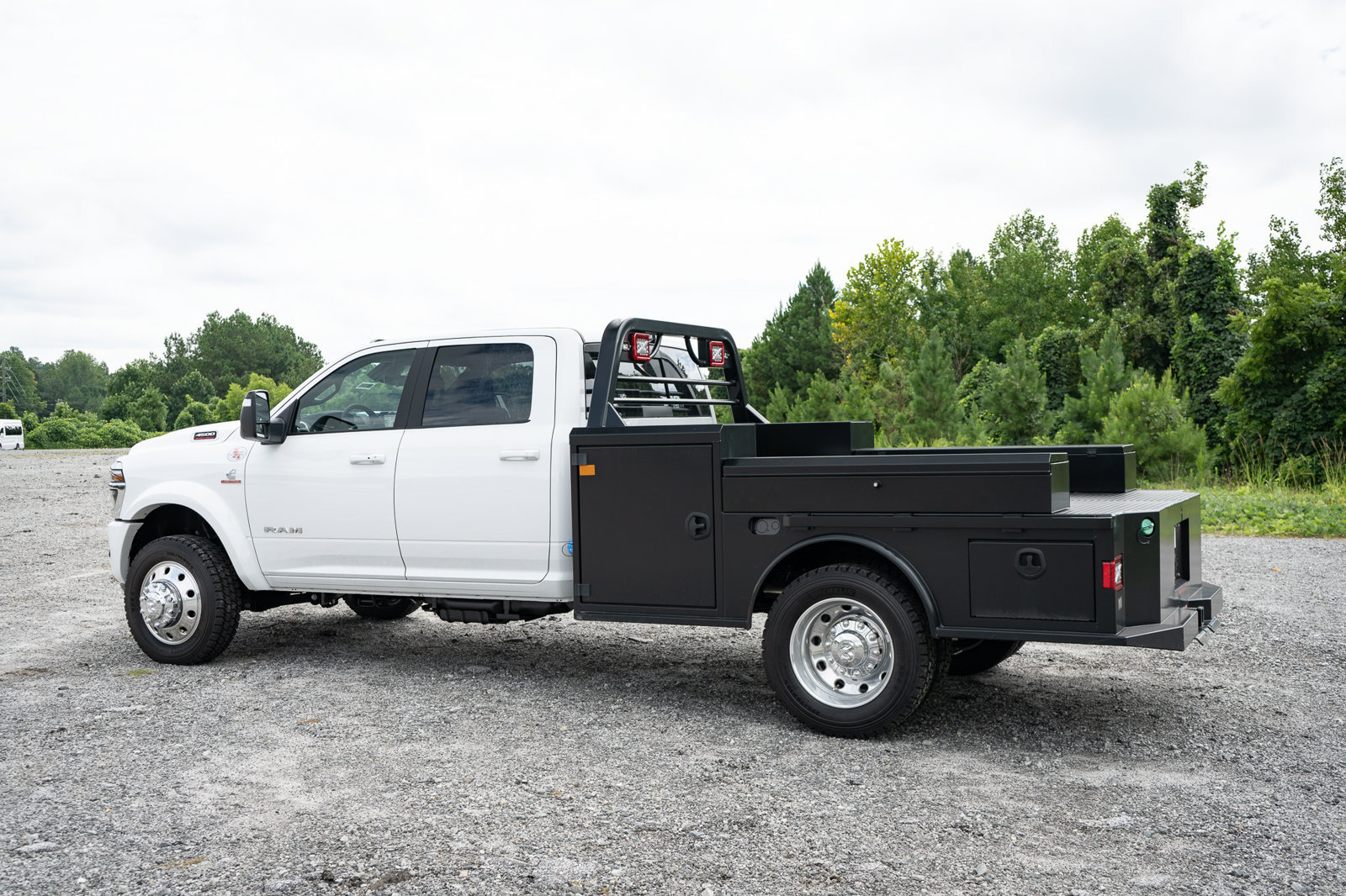 New 2026 RAM 4500 4x4 Crew Cab DRW w/ Laramie Trim Package image 19